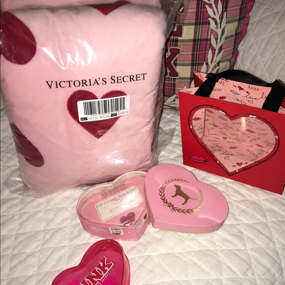 ❤️ NWT VS PINK VALENTINES SHERPA BLANKET❤️ - Picture 2 of 5